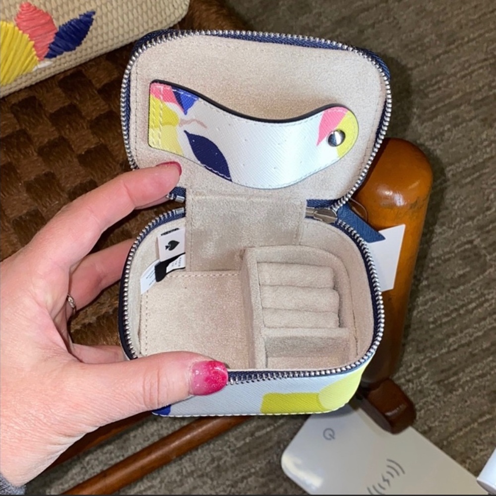 Kate Spade Cameron lemon zest compact jewelry holder for travel - Picture 2 of 4